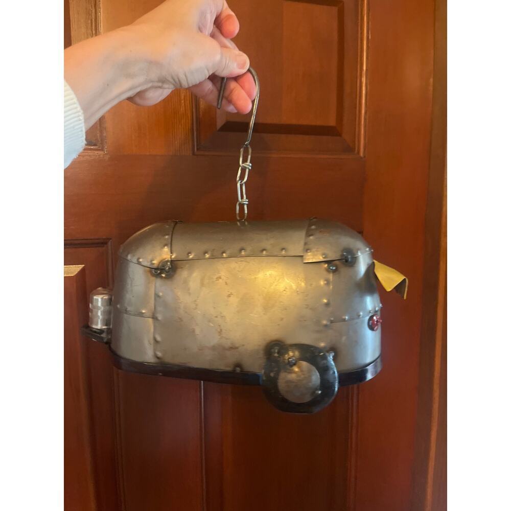 Up cycled Metal camper birdhouse - Picture 4 of 5